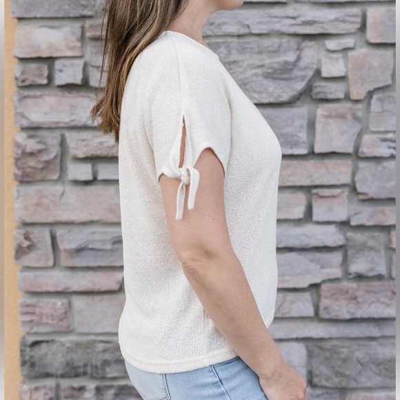 Tied sleeve sweater - Picture 3 of 3